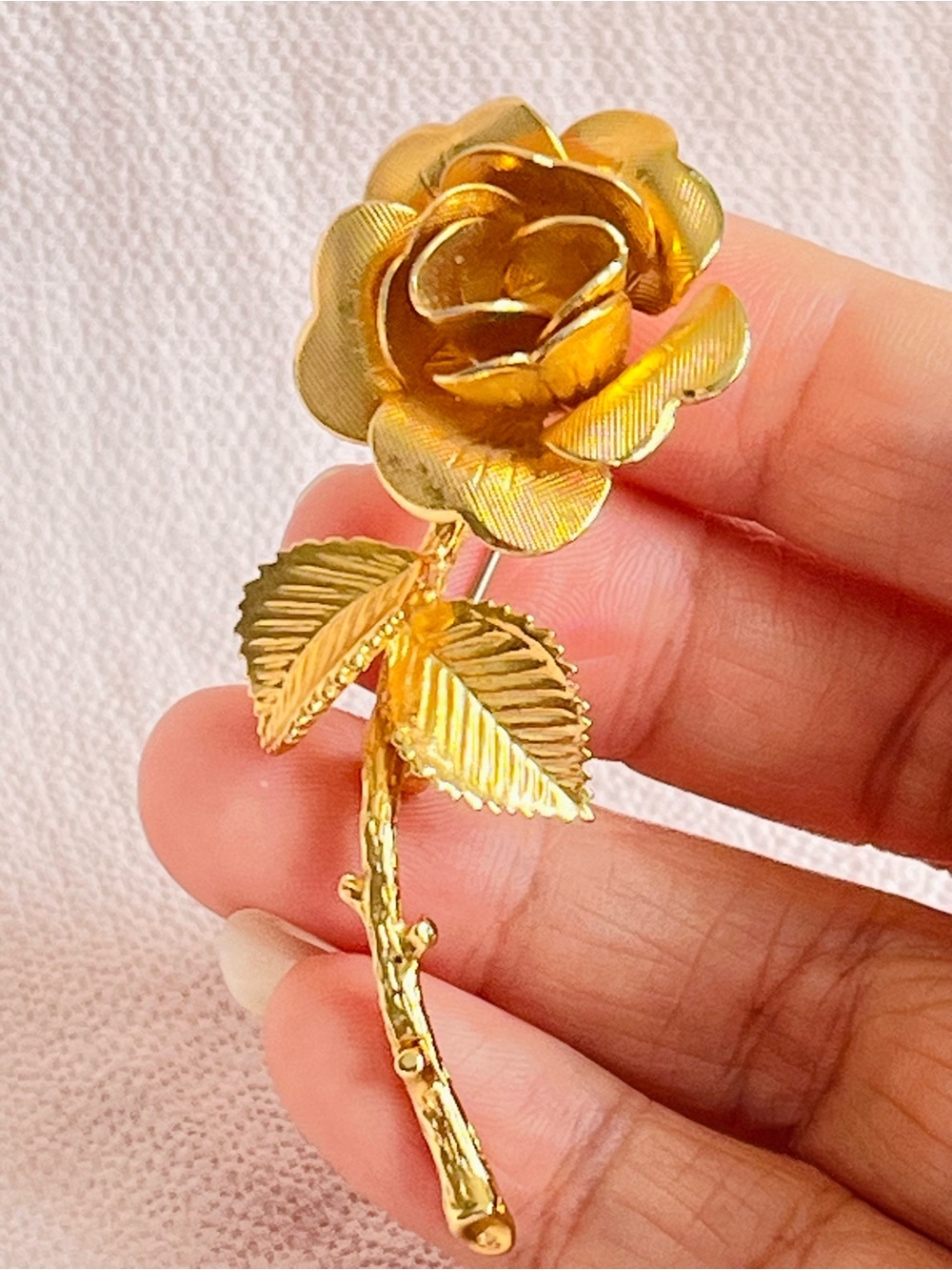 Stunning Vintage Gold-Tone Rose Brooch